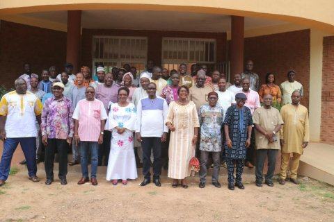 Burkina : Un ouvrage collectif rend hommage à quatre enseignants-chercheurs admis à la retraite
