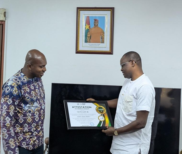 Le Directeur Général de la SONATUR reçoit l’Ambassadeur du sport Burkinabè, Charles Kaboré